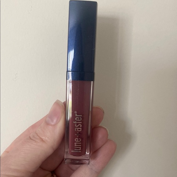 Lune and Aster Lip Gloss shade Activist - Picture 2 of 2